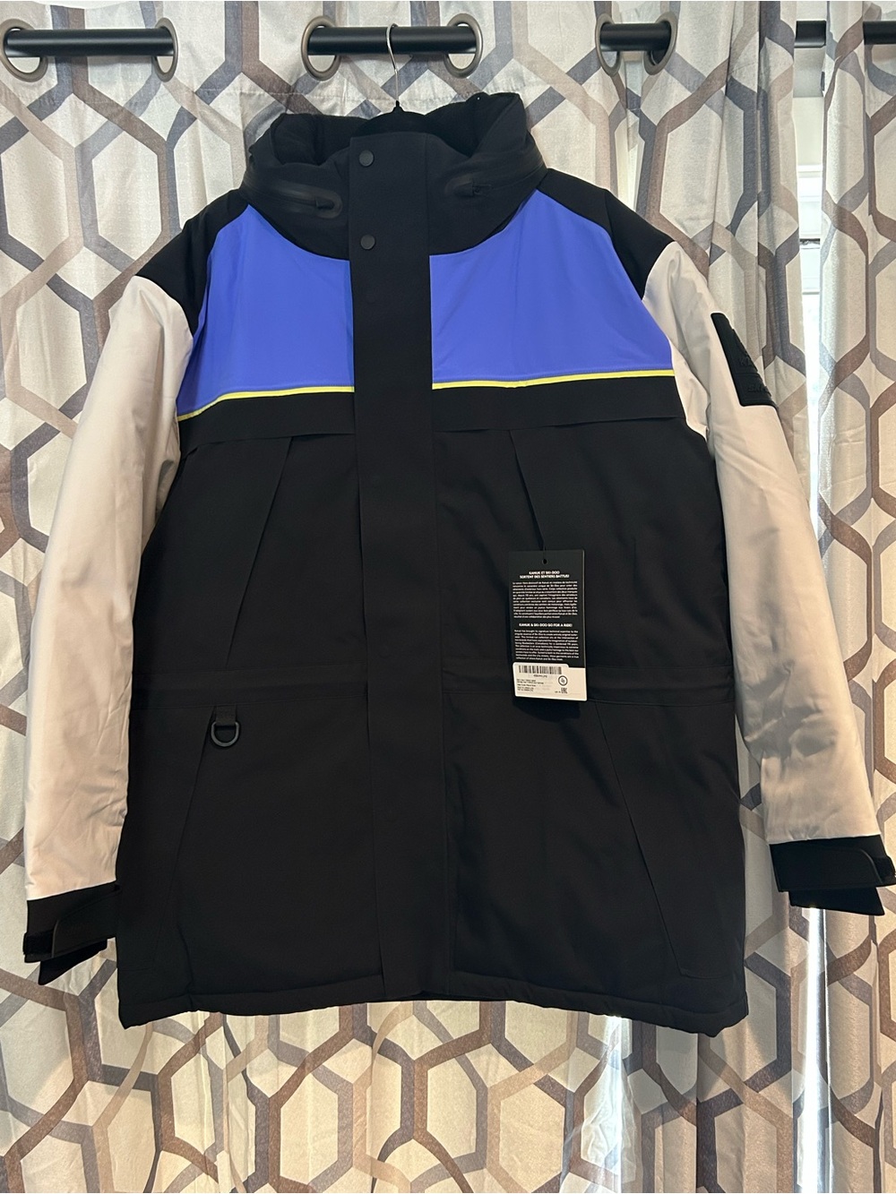 Insulated Colorblock Ski Jacket in Black, Blue & White
